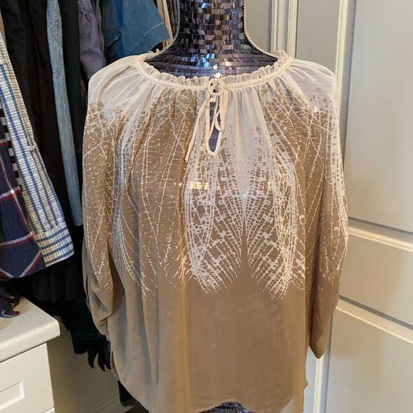3/$30 Kensie sheer blouse - Picture 5 of 6